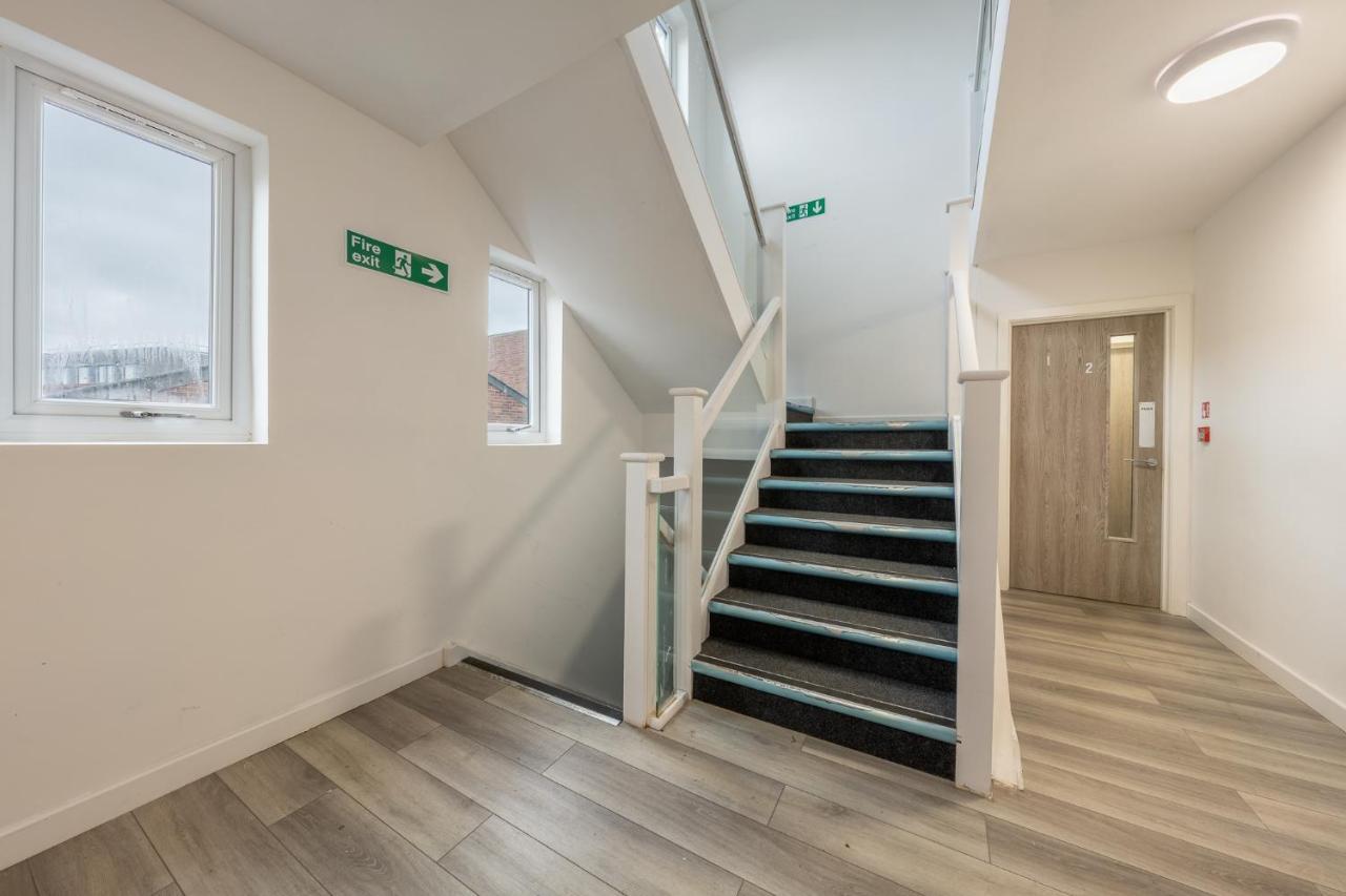 Ashview 2 - Heathrow - Thorpe Park - Free Parking Apartment *