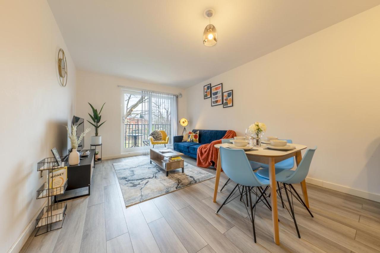 Ashview 2 - Heathrow - Thorpe Park - Free Parking Apartment